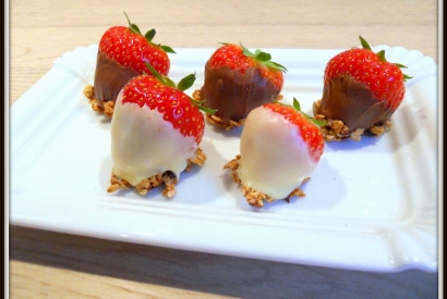 Strawberries with chocolate and delicious crunchy XAVIES' granola