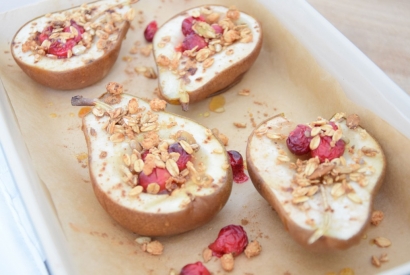 Baked pears with cranberries and XAVIES' granola topping 