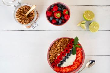 How to make a nice granola bowl, ideal for brunch.